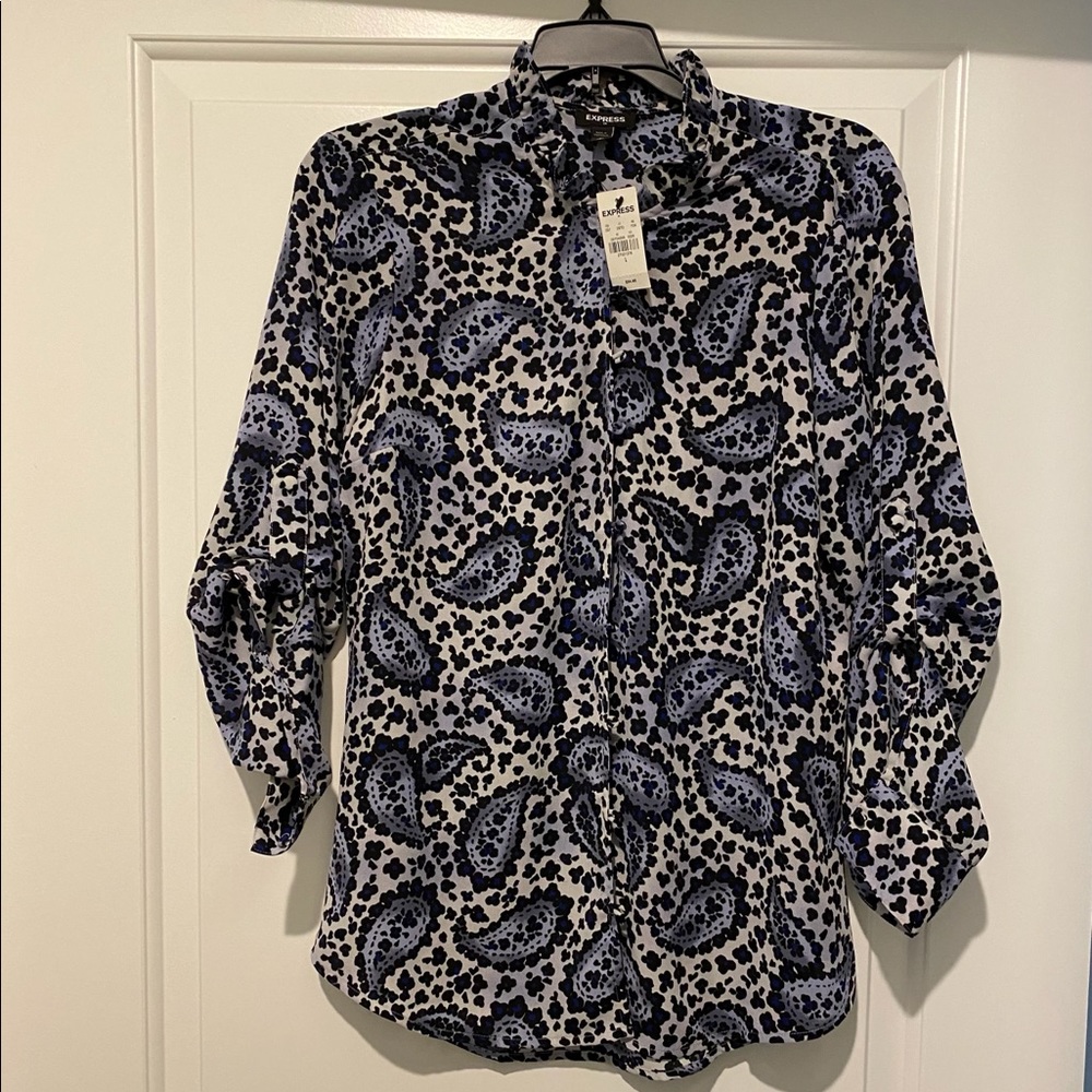 Express NWT print roll tab sleeve blouse. Sz L